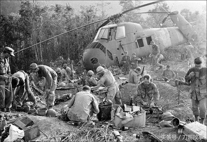 Trong chiến tranh Việt Nam, tổng cộng các máy bay trực thăng của Mỹ đã thực hiện 7.531.955 giờ bay chỉ tính riêng từ năm 1966 tới cuối năm 1975. Riêng loại trực thăng tấn công Huey Cobra (AH-1G) đã thực hiện tới 1.038.969 giờ bay, giữ kỷ lục là loại trực thăng chiến đấu "cống hiến" nhiều nhất lịch sử Quân đội Mỹ tới tận giờ vẫn chưa bị lật đổ. Nguồn ảnh: Boston.