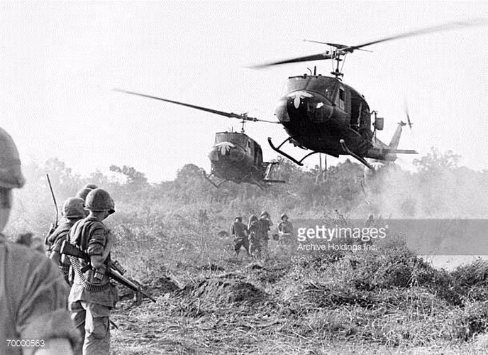 Những máy bay UH-1H này là nòng cốt của các chiến lược của Mỹ tại Việt Nam, quan trọng nhất là chiến lược Trực thăng vận, sử dụng trực thăng làm phương tiện chuyên trở binh lính tới chiến trường. Nguồn ảnh: Pinterest.