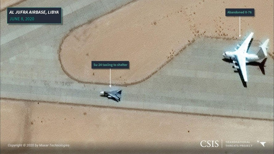 Căn cứ bức ảnh, có thể thấy sự vận động của máy bay chiến đấu MiG-29, sự xuất hiện của máy bay ném bom Su-24 trên đường băng và máy bay ném bom chiến lược tầm xa Tu-22 nằm trong hầm trú ẩn.