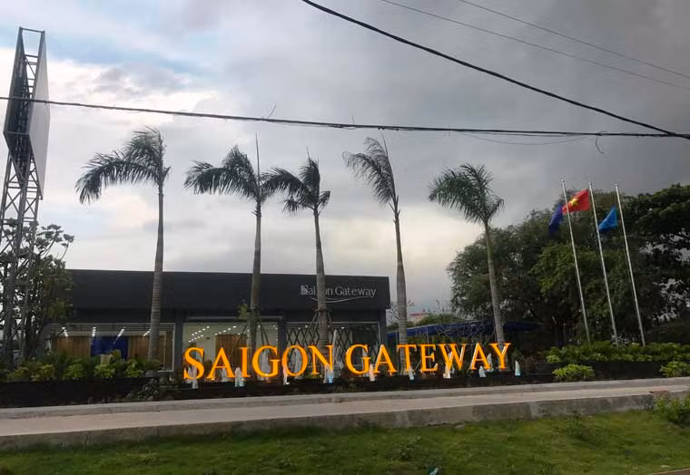 Nghị định 28/2017/NĐ-CP của Chính phủ sửa đổi, bổ sung một số điều của Nghị định 158/2013/NĐ-CP về quy định xử phạt vi phạm hành chính trong lĩnh vực văn hóa, thể thao, du lịch và quảng cáo, quy định: "Người phát tờ rơi quảng cáo làm ảnh hưởng đến mỹ quan, TTATGT bị phạt tiền từ 200 đến 500 ngàn đồng. Người có sản phẩm, hàng hóa, dịch vụ được quảng cáo trên tờ rơi đó bị phạt từ 5-10 triệu đồng, thậm chí 30 triệu đồng…". Nghị định có hiệu lực từ ngày 5/5/2017.