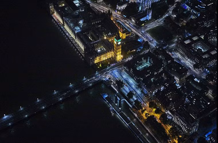 Tòa nhà Quốc hội Anh ở Thủ đô London trong bức ảnh chụp từ trên trực thăng của nhiếp ảnh gia Timo Lieber.