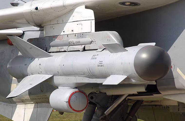 Tên lửa Kh-59MK có thể tích hợp trên các tiêm kích siêu âm Su-27, Su-30, Su-35, Su-34…