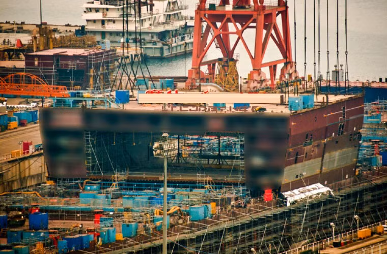 Chiếc tàu nghi là tàu sân bay Type 001A được đóng theo công nghệ module.