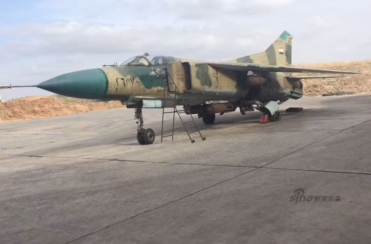 Không quân Syria trước nội chiến có khoảng 136 chiếc máy bay chiến đấu cánh cụp cánh xòe MiG-23 do Liên Xô sản xuất, gồm: 80 chiếc tiêm kích MiG-23MLD; 50 chiếc cường kích MiG-23BN và 6 chiếc huấn luyện MiG-23UM. Nhưng nay, có lẽ con số này chỉ còn khoảng phân nửa.