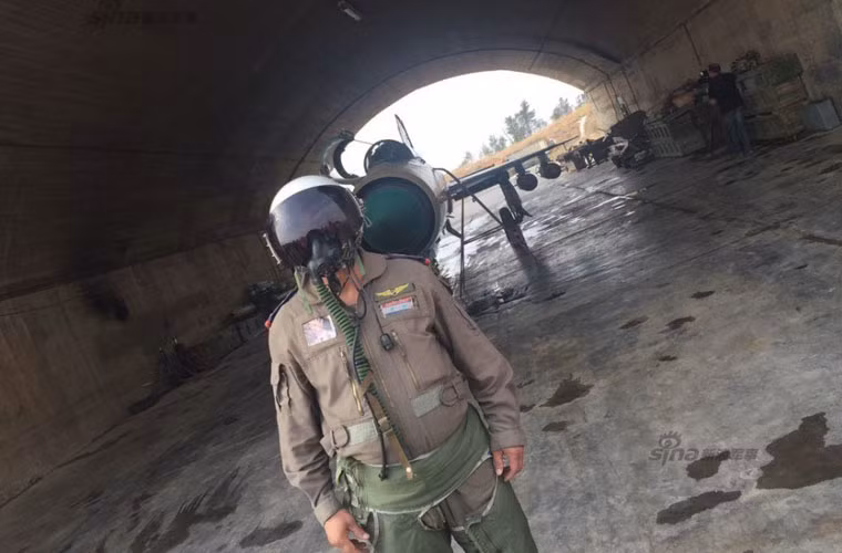 Thiếu máy bay ném bom khiến các tiêm kích đánh chặn MiG-21 cũng phải tham gia đánh mặt đất. Trước chiến tranh, Không quân Syria có khoảng 160 máy bay MiG-21 nhiều biến thể gồm: 40 trinh sát MiG-21R; 15 MiG-21 2 chỗ ngồi U/UM; 105 tiêm kích MiG-21MF/bis.