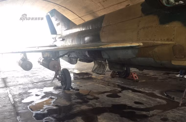 Các máy bay MiG-21 cũng gặp tình trạng tương tự như MiG-23, và chúng phải mang những quả bom rỉ sét.