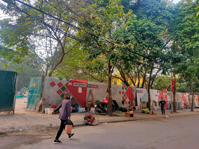 Tại Thông báo số 174/TB-UBND ngày 17/3/2017 về kết luận của tập thể lãnh đạo UBND thành phố về dự án trên, UBND TP Hà Nội đã đồng ý về chủ trương điều chỉnh mục tiêu đầu tư dự án xây dựng Trung tâm thương mại, chợ, siêu thị và văn phòng cho thuê Xuân La sang đầu tư xây dựng chợ dân sinh, quy mô sau đầu tư đạt chợ hạng 2; Sở Quy hoạch – Kiến trúc đã chấp thuận quy hoạch tổng mặt bằng dự án. 