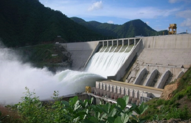 Kon Tum de nghi loai bo 4 thuy dien vua va nho khoi quy hoach