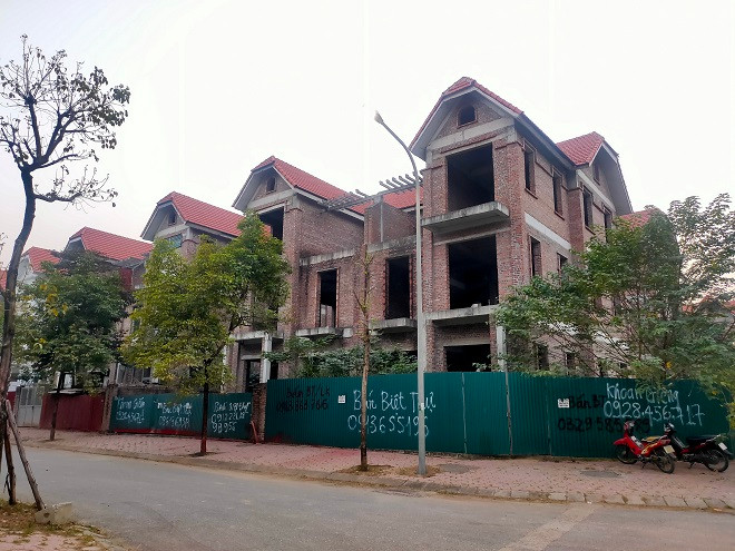 Thế nhưng, dù liên tục được rao bán, nhưng các căn biệt thự này vẫn chưa có chủ. 
