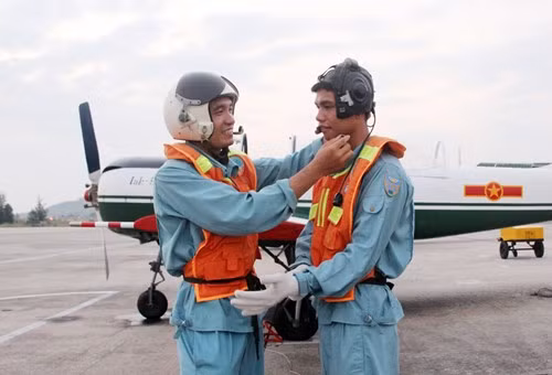 Tình đồng đội, thày-trò bên máy bay IAK-52...