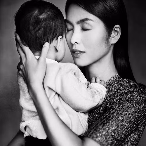 Con trai Tăng Thanh Hà rất bụ bẫm, đáng yêu.