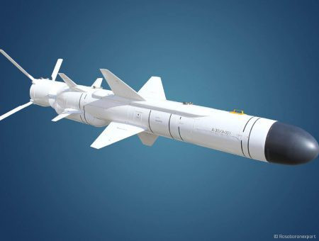 Tên lửa không đối đất Kh-35UE là một biến thể hiện đại của tên lửa phóng từ trên không Kh-35E. Loại tên lửa này đang phục vụ trong Hải quân Nga, Hải quân Ấn Độ và Hải quân Nhân dân Việt Nam. Kh-35UE được cải tiến cả về khả năng lẫn tầm bắn so với phiên bản tiền nhiệm của nó. Kh-35UE được dẫn đường bởi các hệ thống dẫn đường quán tính và vệ tinh, trang bị bộ dò tìm radar thụ động – chủ động nhằm đảm bảo độ chính xác tốt hơn và khả năng kháng nhiễu.