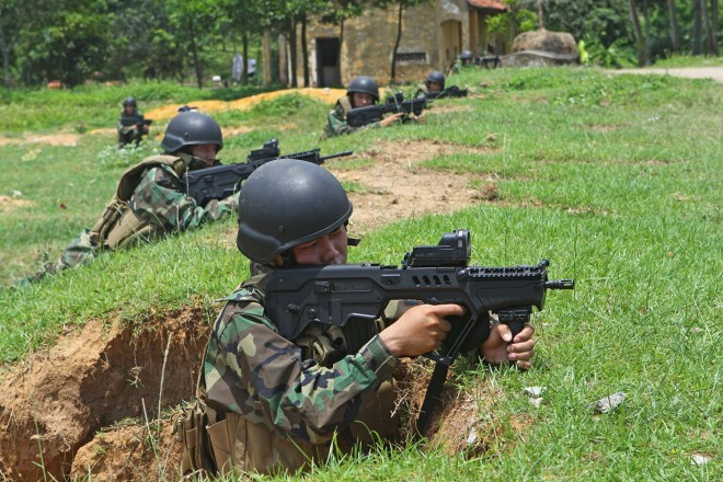 Hải quân Đánh bộ Việt Nam được thành lập sau khi giải phóng miền Nam năm 1975 với lực lượng ban đầu là Lữ đoàn hải quân đánh bộ 101 - tiền thân là Trung đoàn 101, Sư đoàn 325 và Lữ đoàn hải quân đánh bộ 126 - tiền thân là đoàn đặc công hải quân 126. Từ tháng 7/1978, Binh chủng Hải quân đánh bộ đón nhận thêm thành viên mới là Lữ đoàn 147 (M47). Ảnh: Trọng Đức - TTXVN