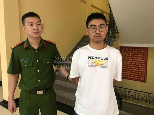 Yang khai, Li là Giám đốc Công ty TNHH Công nghệ Hân Tinh Thâm Quyến tại Trung Quốc. Công ty này có đội ngũ kỹ thuật viên lập trình các phần mềm cho vay, chạy trên hệ điều hành Android của điện thoại thông minh và đội ngũ làm nhiệm vụ quảng cáo ứng dụng cho vay tinh nhuệ.(Ảnh: An Ninh Thủ Đô)