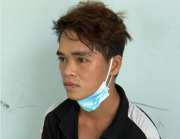  Thiếu tiền trả nợ, giả vờ mua xe để cướp giật tài sản: Do không có tiền tiêu xài và để trả nợ nên Nguyễn Minh Vương (SN 1997; ngụ tỉnh Đồng Tháp) đã vào tiệm cầm đồ ở huyện Chợ Mới, tỉnh An Giang vờ hỏi mua xe và xem thử xe. Sau đó, lợi dụng việc sơ hở của chủ tiệm cầm đồ Vương nổ máy chạy đi. Ngày 25/5, Công an huyện Chợ Mới cho biết đang điều tra, làm rõ. 