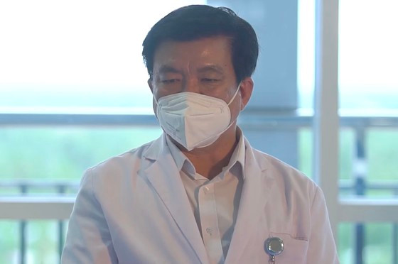  Khởi tố, bắt giam Giám đốc BVĐK tỉnh Vĩnh Long: Ngày 25/5,Viện KSND tỉnh Vĩnh Long đã phê chuẩn lệnh khởi tố bị can, bắt tạm giam đối với ông Đoàn Văn Hùng (59 tuổi, Giám đốc BVĐK tỉnh Vĩnh Long). Ông Hùng bị khởi tố, bắt giam để điều tra với cáo buộc vi phạm quy định về đấu thầu, gây hậu quả nghiêm trọng, liên quan đến 6 gói thầu của Công ty CP công nghệ Việt Á. 