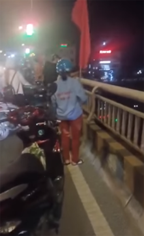 Ha Nam: Nam thanh nien nhay cau Chau Son trong dem