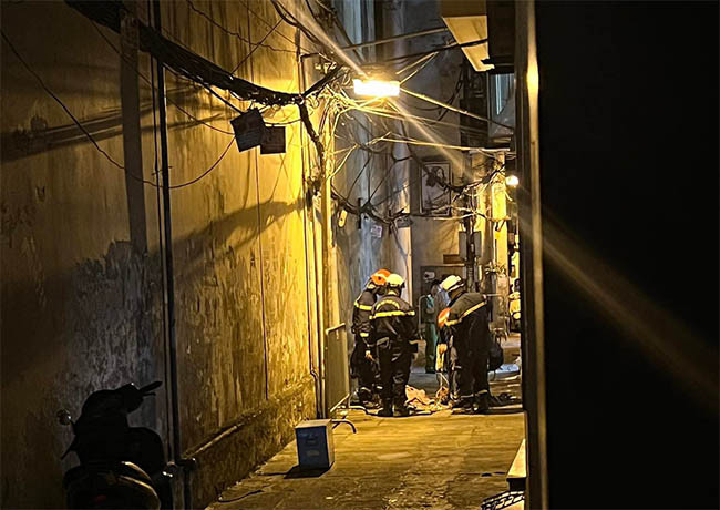 Ha Noi: Roi thang may nha dan, 2 nguoi chet