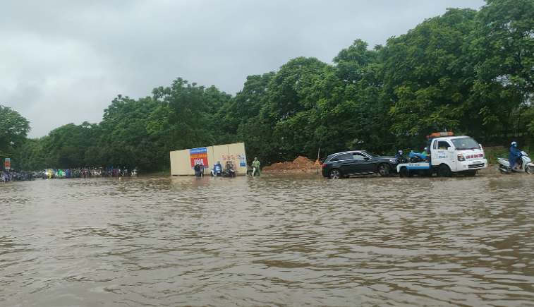 Trung tâm Dự báo Khí tượng Thủy văn Quốc gia cho biết đợt mưa ở Bắc Bộ và Bắc Trung Bộ còn tiếp diễn đến hết ngày 24/5. Trong hai ngày tới, lượng mưa ghi nhận được dao động 100-150 mm, có nơi trên 200 mm. Nhiệt độ ở ngưỡng 23-26 độ C. 