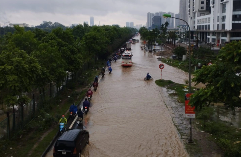 Ha Noi mua lon khien Dai lo Thang Long ngap sau gan 1 met-Hinh-2