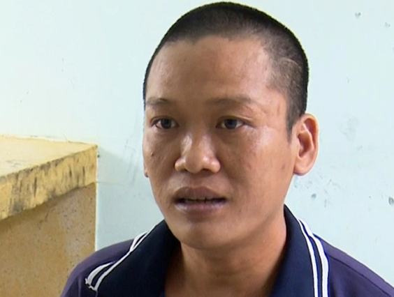  Đánh hàng xóm nhập viện vì hát karaoke: Đỗ Thành Tài (31 tuổi, ở xã Lê Chánh, thị xã Tân Châu, tỉnh An Giang) thấy hàng xóm là anh Nguyễn Văn Mãi (29 tuổi hát karaoke với âm lượng lớn nên đã cầm búa đánh nạn nhân phải nhập viện. Ngày 23/5, Công an thị xã Tân Châu cho biết đã khởi tố bị can, bắt tạm giam Đỗ Thành Tài về tội Cố ý gây thương tích. 