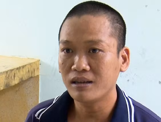  Đánh hàng xóm nhập viện vì hát karaoke: Đỗ Thành Tài (31 tuổi, ở xã Lê Chánh, thị xã Tân Châu, tỉnh An Giang) thấy hàng xóm là anh Nguyễn Văn Mãi (29 tuổi hát karaoke với âm lượng lớn nên đã cầm búa đánh nạn nhân phải nhập viện. Ngày 23/5, Công an thị xã Tân Châu cho biết đã khởi tố bị can, bắt tạm giam Đỗ Thành Tài về tội Cố ý gây thương tích. 