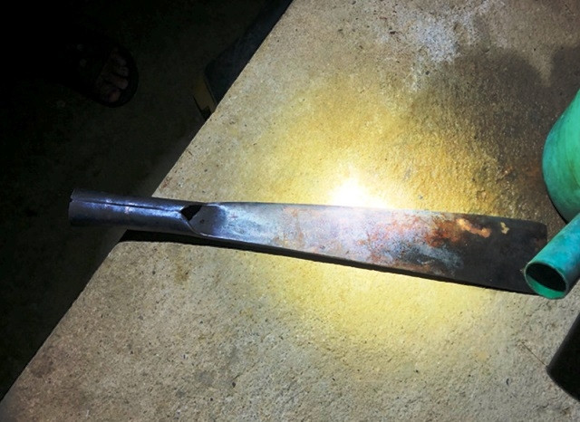  Mâu thuẫn gia đình, chồng chém vợ trọng thương: Do mâu thuẫn trong gia đình ông Lê Thanh Oai (SN 1976) và vợ là chị Cao Thị Hiền (SN 1977, đều ở huyện Tuyên Hóa, tỉnh Quảng Bình) đã xảy ra cãi vã, trong cơn bực tức, ông Oai không kiềm chế được nên đã dùng dao đi rừng chém nhiều nhát vào người vợ khiến nạn nhân bị thương nặng. Ngày 28/5, Công an huyện Tuyên Hóa cho biết đang điều tra, làm rõ. 