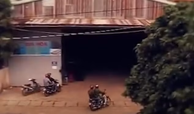 Sàng lọc các mối quan hệ của anh Châu, mọi nghi vấn tập trung vào Giang Văn Tuấn (23 tuổi, trú phường Yên Thế, TP Pleiku) bởi Tuấn và anh Châu từng có thời gian đi làm gỗ ở khu vực rừng Sê San 3A (thuộc huyện Ia Grai, Gia Lai).