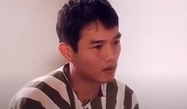 Được cả bọn đồng ý, Tuấn lấy dao nhọn giắt vào người và đưa cho Vương một con dao khác. Chúng chở nhau trên 2 xe máy đi về hướng phường Trà Bá, TP Pleiku tìm anh Châu. 21h cùng ngày, biết anh Châu đang chơi game ở quán Internet 151-Trường Chinh, cả nhóm kéo đến.