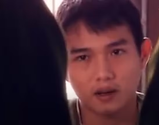 Thấy anh Châu, Tuấn phân công Hùng, Hảo nổ xe máy chờ sẵn, còn mình cùng Vương vào trong. Tuấn bước đến sau lưng anh Châu rút dao đâm liên tiếp 5 nhát vào người nạn nhân. Khi nạn nhân cố vùng bỏ chạy, Vương đuổi theo đâm thêm 3 nhát. Với những hành vi tàn độc của mình các đối tượng đã phải phải chịu bản án nghiêm khắc nhất từ pháp luật.