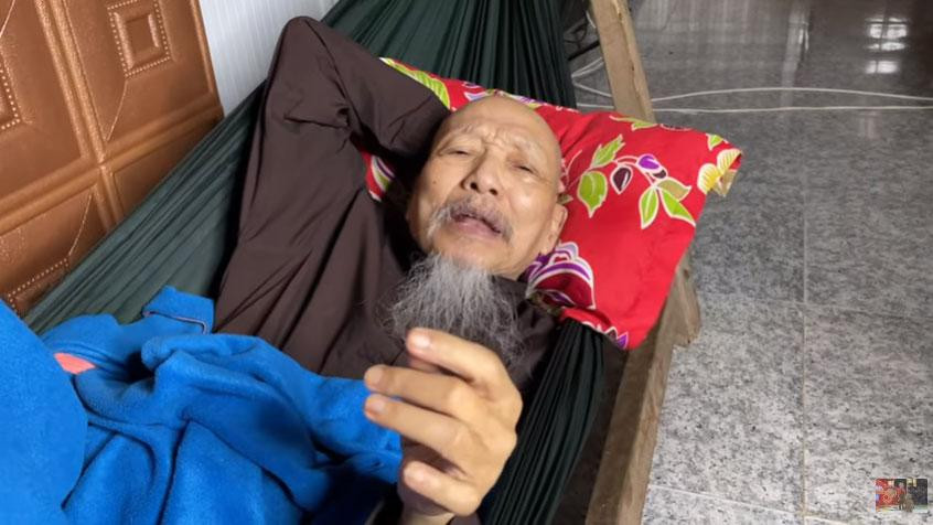 Trước khi bị khởi tố, các bị can ở Tịnh thất Bồng Lai có sự phân công rõ ràng. Theo đó, ông Lê Tùng Vân là người ra quyết định cuối cùng, bà Cao Thị Cúc với vai trò là chủ hộ và cũng là người cất giữ toàn bộ tiền bạc mà các tổ chức, cá nhân quyên góp, ủng hộ, lập sổ sách để chi theo chỉ đạo của ông Vân.