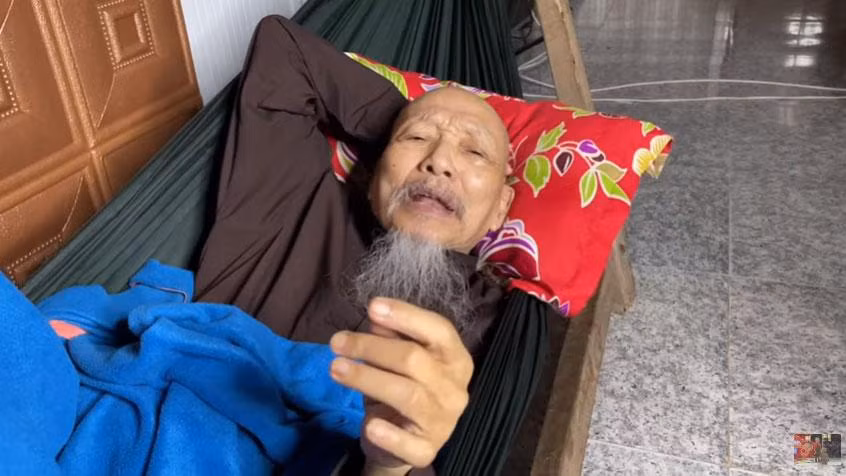 Trước khi bị khởi tố, các bị can ở Tịnh thất Bồng Lai có sự phân công rõ ràng. Theo đó, ông Lê Tùng Vân là người ra quyết định cuối cùng, bà Cao Thị Cúc với vai trò là chủ hộ và cũng là người cất giữ toàn bộ tiền bạc mà các tổ chức, cá nhân quyên góp, ủng hộ, lập sổ sách để chi theo chỉ đạo của ông Vân.