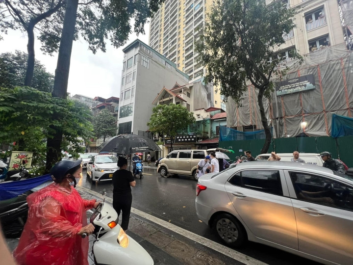 Ha Noi: Truy tim nguoi phu nu trong vu tai nan 1 nguoi chet