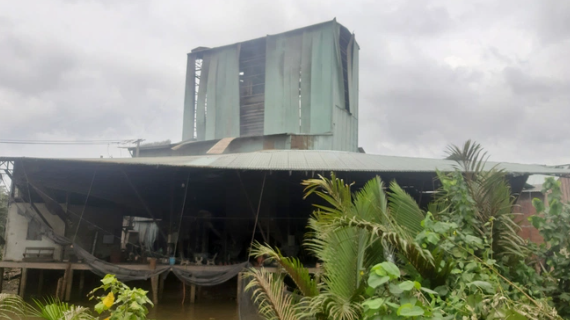  Nổ lò sấy lúa, một người chết: Sáng 27/5, tại lò sấy lúa ở xã Chánh An, huyện Mang Thít, tỉnh Vĩnh Long một nhóm công nhân đang tiến hành sửa chữa bên trong cơ sở thì bất ngờ xảy ra vụ nổ khiến ông Nguyễn Văn Thơ (50 tuổi, ở huyện Tam Bình) tử vong tại chỗ. 2người khác là Nguyễn Hoàng Phong và Nguyễn Hoàng Minh cùng ở tỉnh Vĩnh Long bị thương nặng. 