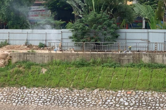  Phát hiện thi thể đàn ông ven sông Tô Lịch: Ngày 27/5, người dân phát hiện thi thể người đàn ông, mặc quần áo màu đen khoảng trên 60 tuổi ven sông Tô Lịch đoạn qua khu vực đường Láng, phường Láng Thượng, quận Đống Đa, Hà Nội. Hiện vụ việc đang được cơ quan chức năng điều tra, làm rõ.