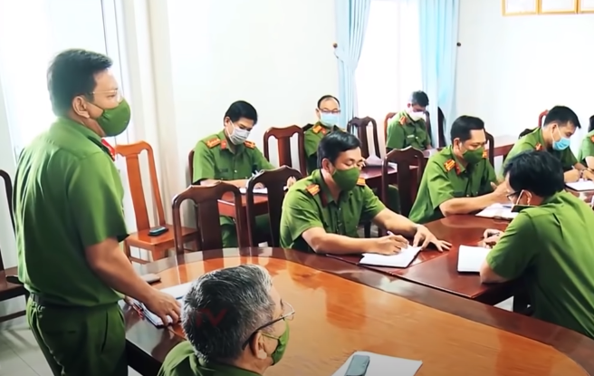 Qua phát động của Công an, quần chúng nhân dân đã cung cấp hơn 150 thông tin liên quan đặc điểm phương tiện, đối tượng gây án. Từ đây, Công an thu hẹp diện đối tượng nghi vấn là Phan Chí Thiện (SN 1990, ngụ phường 1, TP.Trà Vinh)