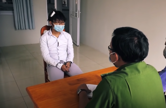 Tại cơ quan Công an, Thiện khai nhận, do vay nóng thiếu nợ khoảng hơn 100 triệu đồng, nảy sinh ý định chiếm đoạt tài sản, Thiện chuẩn bị dao bấm, rồi điều khiển xe máy tìm nhà khá giả, nghĩ nhà bị hại có nhiều tiền nên đột nhập cướp tài sản, do bị phát hiện nên sử dụng dao tấn công người trong nhà, không tìm thấy tài sản nên đã bỏ trốn khỏi hiện trường. Lực lượng chức năng đã thu thập được con dao bấm là hung khí gây án và xác định chỉ có một mình Phan Chí Thiện gây án.