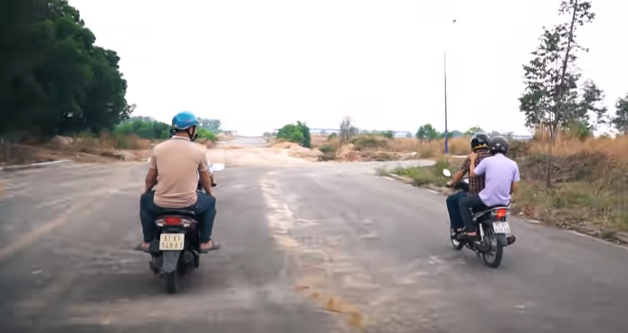 Ban chuyên án đã phân công 5 tổ công tác gồm: tổ tố tụng; tổ rà soát các đối tượng “tu luyện” giáo phái lạ mà mẹ con Hoa đang theo cũng như đối tượng hình sự, ma túy ở địa bàn giáp ranh Bình Dương với TP HCM, Đồng Nai; tổ xác minh truy tìm đối tượng liên quan tại Nha Trang, Khánh Hòa; tổ xác minh truy tìm đối tượng tại Bình Dương và TP HCM; tổ trinh sát nghiệp vụ và tổ phát động phong trào quần chúng tố giác tội phạm để tiến hành đồng bộ các biện pháp nghiệp vụ: Điều tra theo tố tụng, trinh sát xác minh…