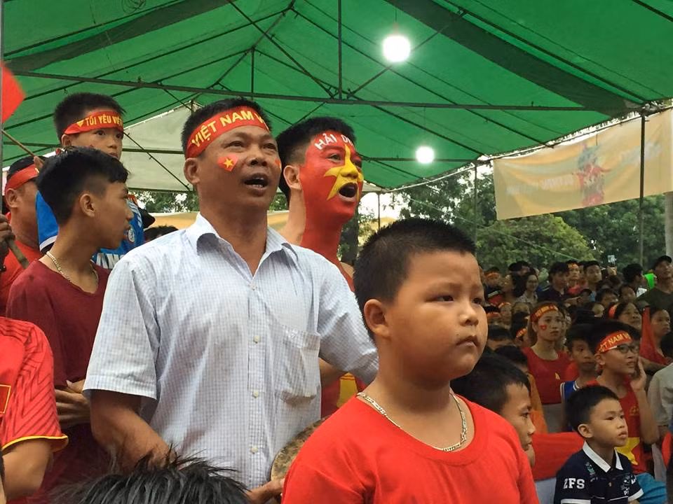 Giây phút đội tuyển Olympic Việt Nam tấn công, mọi con mắt đều tập trung về màn hình chờ bàn thắng.