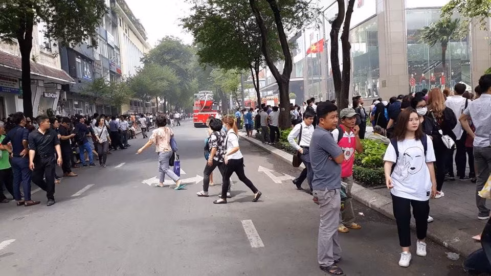 Chay trung tam thuong mai khach hoang loan thao chay