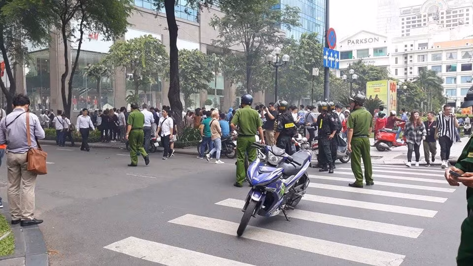 Chay trung tam thuong mai khach hoang loan thao chay-Hinh-2