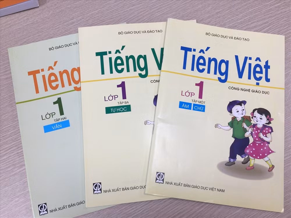 Don vi bien soan sach Cong nghe giao duc len tieng ve cach danh van 