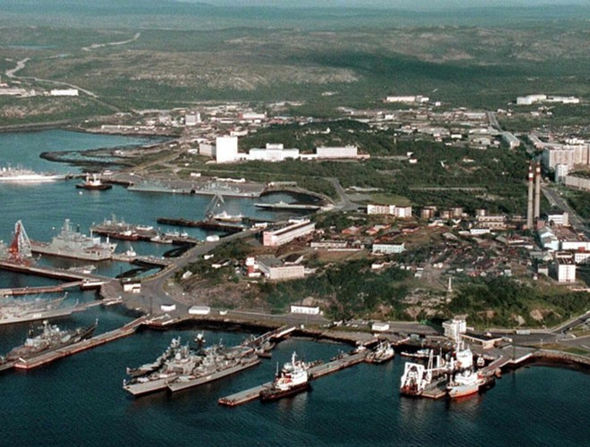 Biển Barents là một phần Bắc Băng Dương, giáp phía Bắc Na Uy và Nga. Cảng Severomorsk của Nga, nơi đặt Hạm đội phương Bắc của Hải quân Nga, nằm trên biển này.