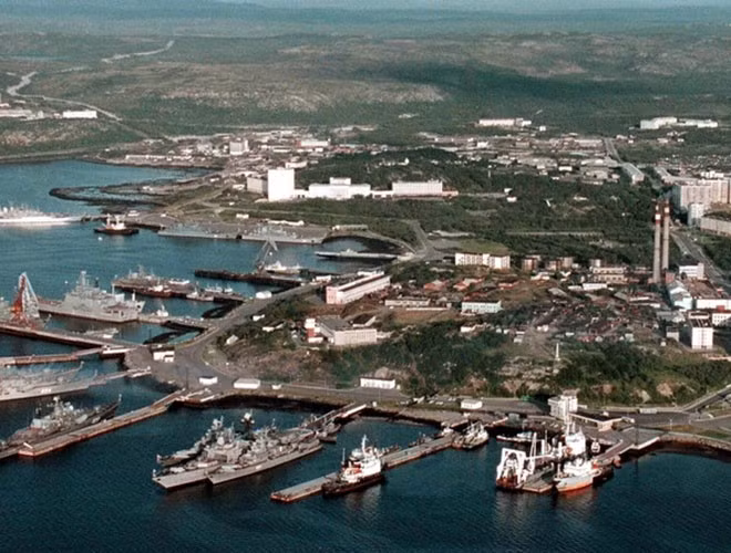 Biển Barents là một phần Bắc Băng Dương, giáp phía Bắc Na Uy và Nga. Cảng Severomorsk của Nga, nơi đặt Hạm đội phương Bắc của Hải quân Nga, nằm trên biển này.