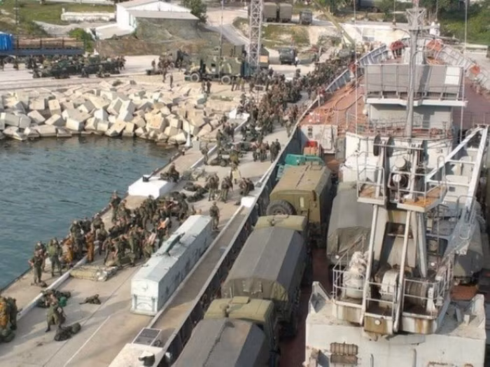 Nong: Nga chuyen them xe tang T-90 den Syria, quyet cham dut chien tranh?