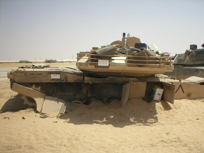 Ví dụ điển hình là Saudi Arabia có được các thiết bị quân sự đắt tiền của Mỹ và ngay lập tức ném chúng vào cuộc xung đột ở Yemen, nơi dân quân chỉ có xe bán tải và súng phóng lựu cầm tay đối đầu với lực lượng được vũ trang hoàn hảo.