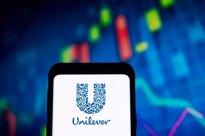 Đại gia bán lẻ Unilever hôm 26/6 cũng tuyên bố dừng hoạt động quảng cáo trên Facebook, Instagram hoặc Twitter ở Mỹ ít nhất cho đến hết năm 2020. Đây cũng được coi là giai đoạn "nhạy cảm" khi Mỹ bước vào quá trình bầu cử. Unilever chi tới 42,4 triệu USD cho Facebook trong năm 2019, theo Pathmatics. Ảnh: Getty.