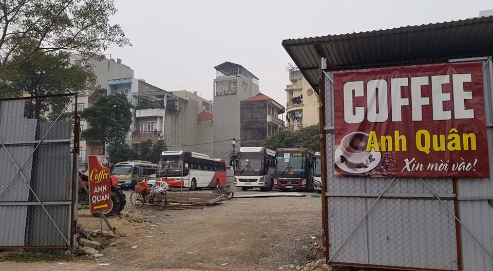 Phuong Xuan La bat luc truoc “ma tran” cong trinh vi pham tren duong Nguyen Van Huyen keo dai?-Hinh-6