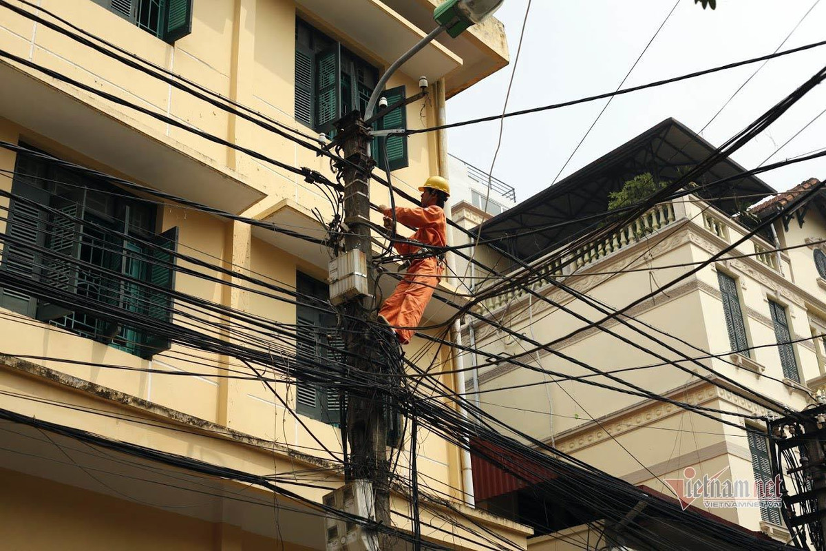 Hoa don dien: Nguoi trong nganh 'hien ke' sua loi, cat thuc te kem thong minh