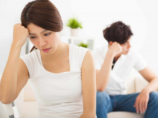 Chong hot hai ra khoi phong tam, toi “chet dieng” khi nghe tieng ben trong